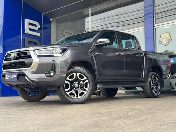 TOYOTA HILUX 2.8 D-4D TURBO DIESEL CD SRX 4X4 AUTOMÁTICO
